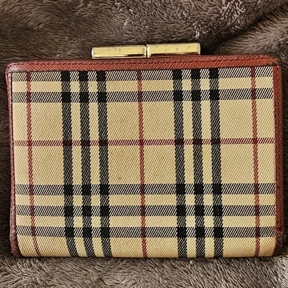 Burberry Kisslick bifold wallet in Nova Check. VGUC - Picture 2 of 14
